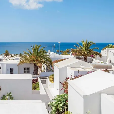 Puerto Del Carmen Sleeps 4 Air Con Wifi Willa