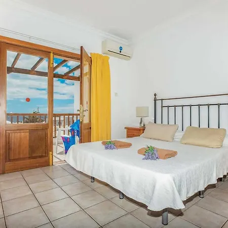 Villa Puerto Del Carmen Sleeps 4 Air Con Wifi Puerto del Carmen (Lanzarote)